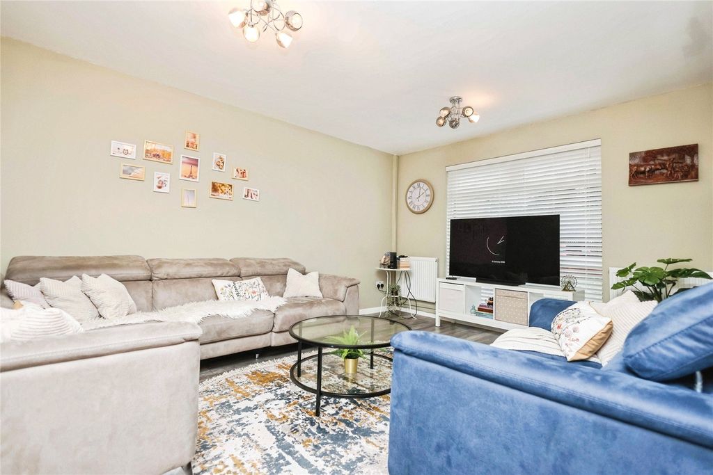 Property photo 2 of 15 Picture No. 11