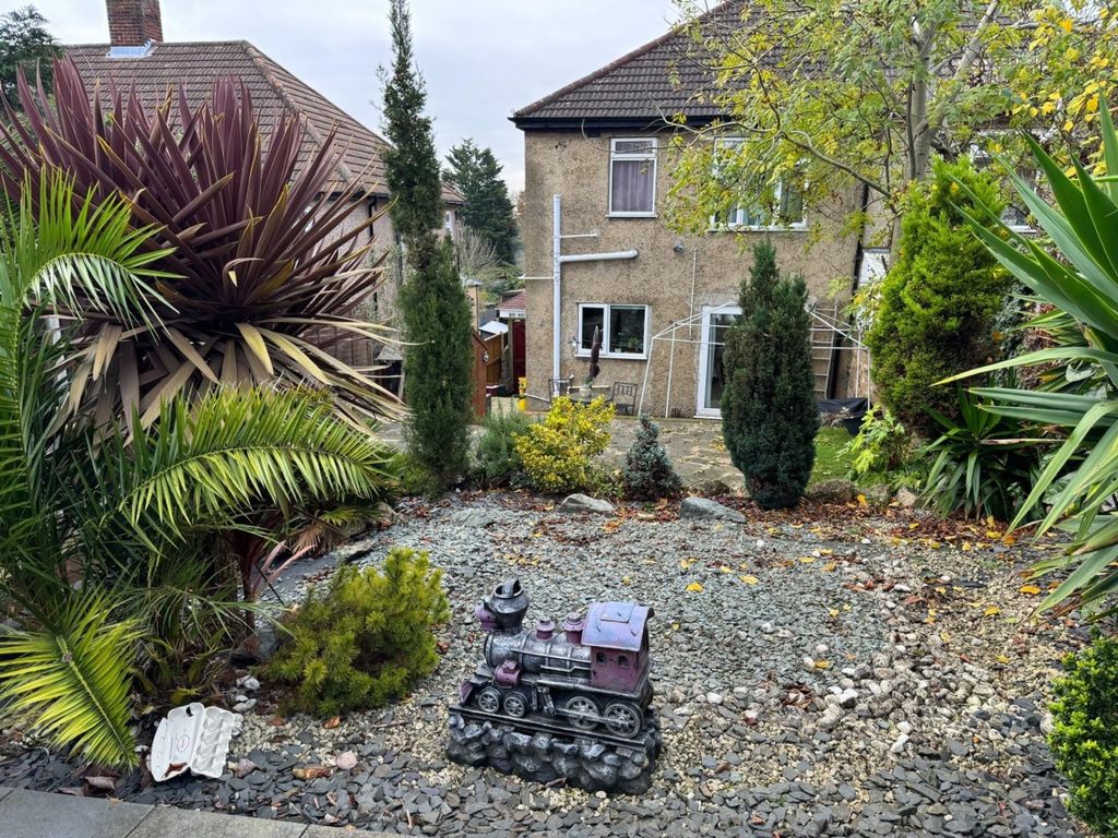 Property photo 2 of 13 Presented By Kevin At Ewemove Bexleyheath And Dart