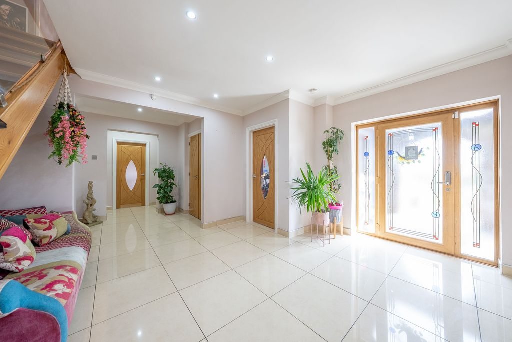 Property photo 2 of 34 P042322_02.Jpg