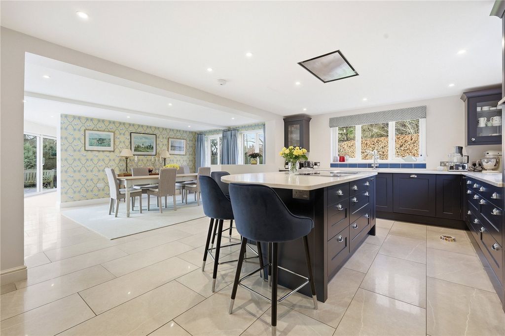 Property photo 2 of 19 Kitchen