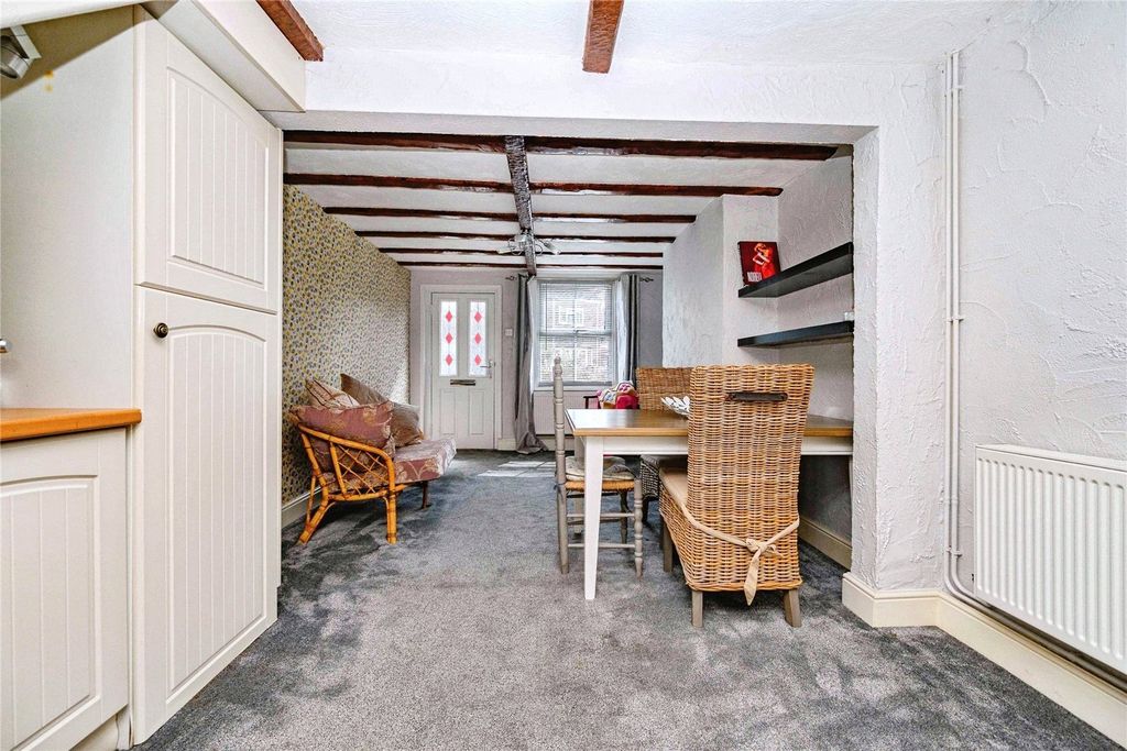 Property photo 2 of 16 Lounge