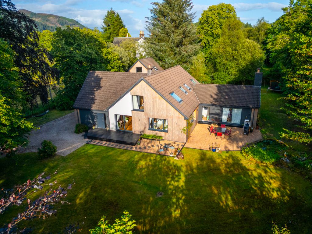 Property photo 1 of 112