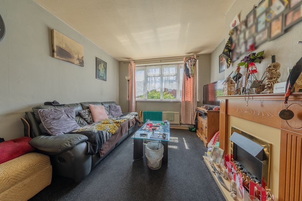 Property photo 3 of 19