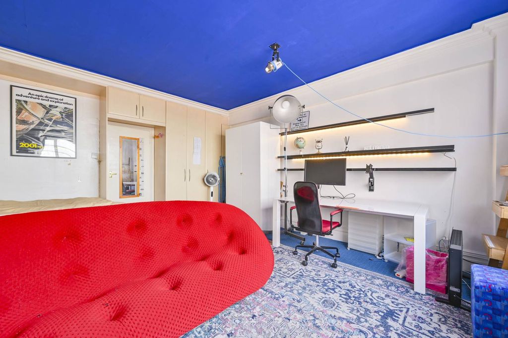 Property photo 3 of 12