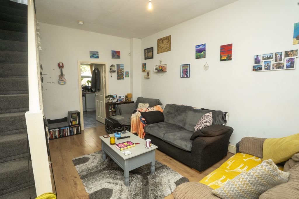 Property photo 2 of 31