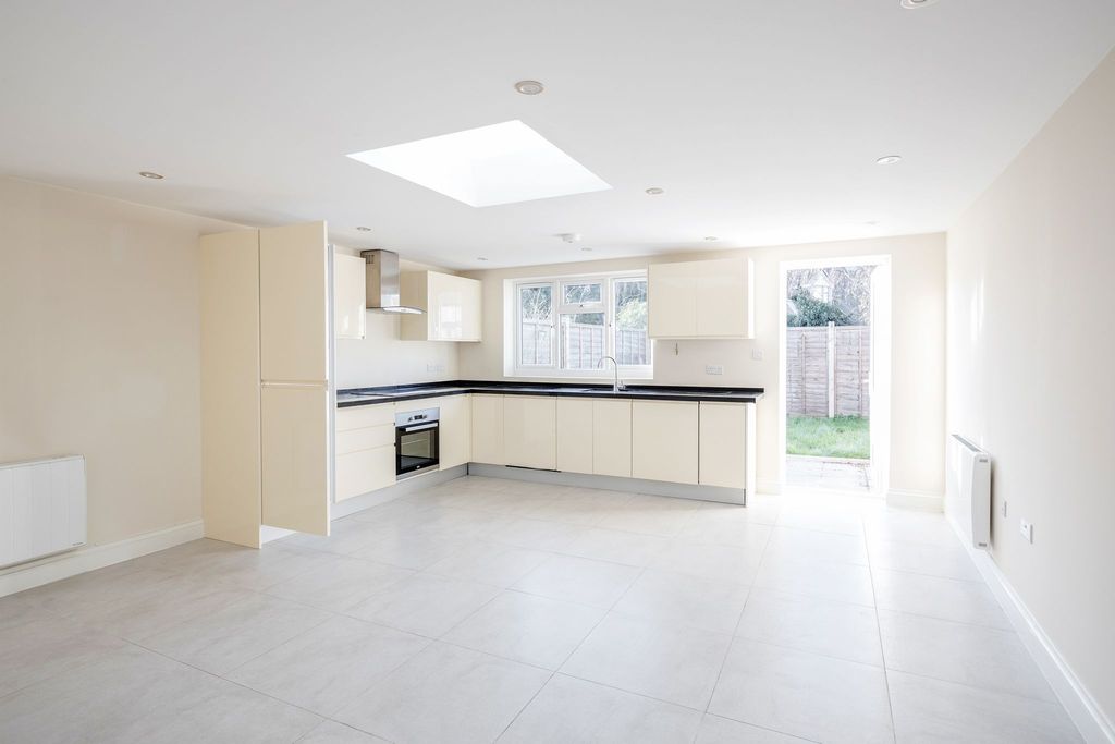 Property photo 1 of 33