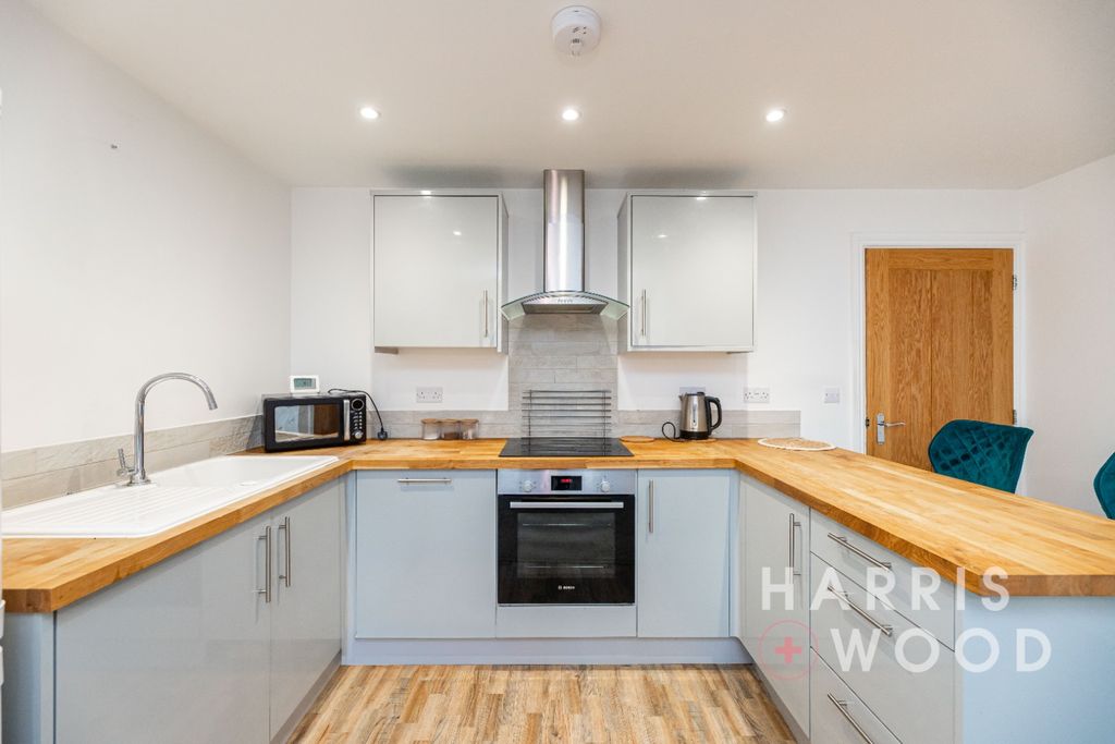 Property photo 2 of 11 5899863