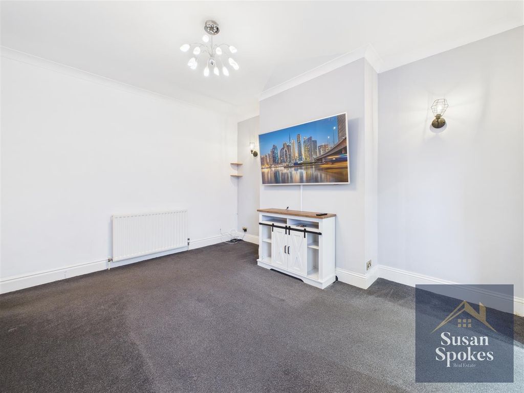 Property photo 2 of 19 Cam01858G0-Pr0207-Still004.Jpg