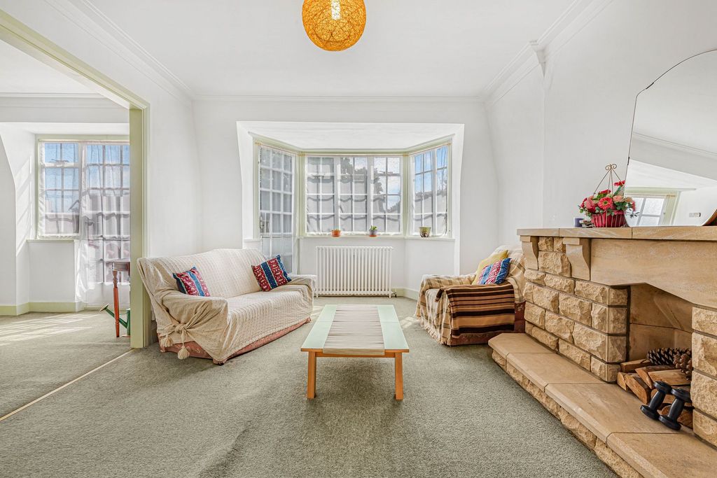 Property photo 2 of 14