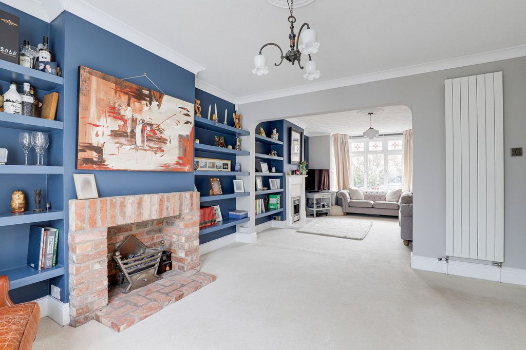 Property photo 3 of 32