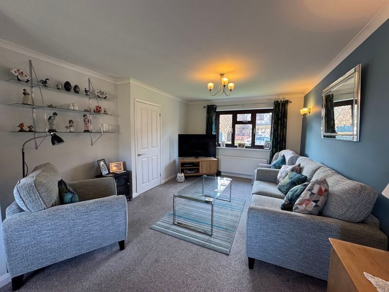 Property photo 3 of 27 Lounge