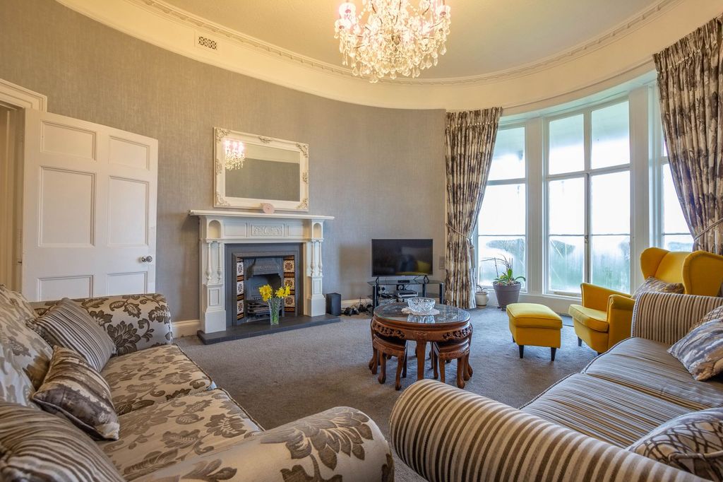 Property photo 2 of 23 Sitting Room