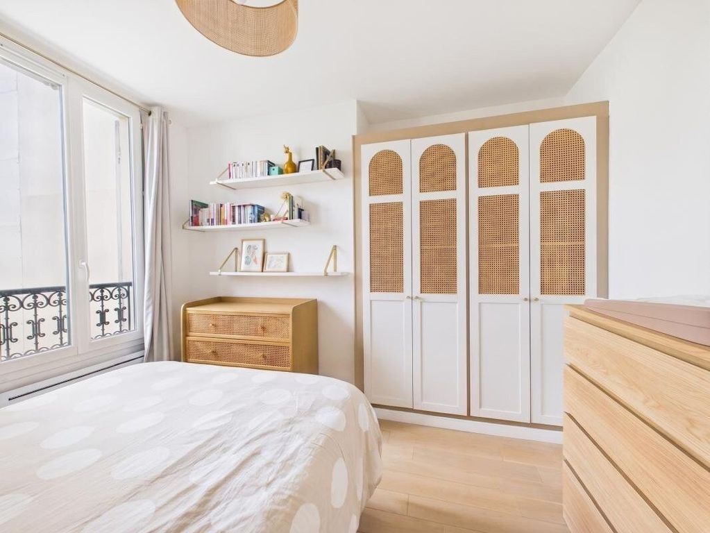 Property photo 1 of 13 2-Room Apartment For Sale In Vincennes - 33 m²