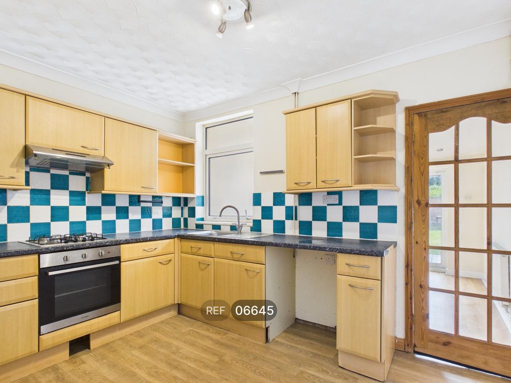 Property photo 2 of 14 Kitchen