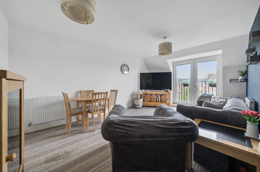 Property photo 3 of 9 1480341-11-6A33Ec...