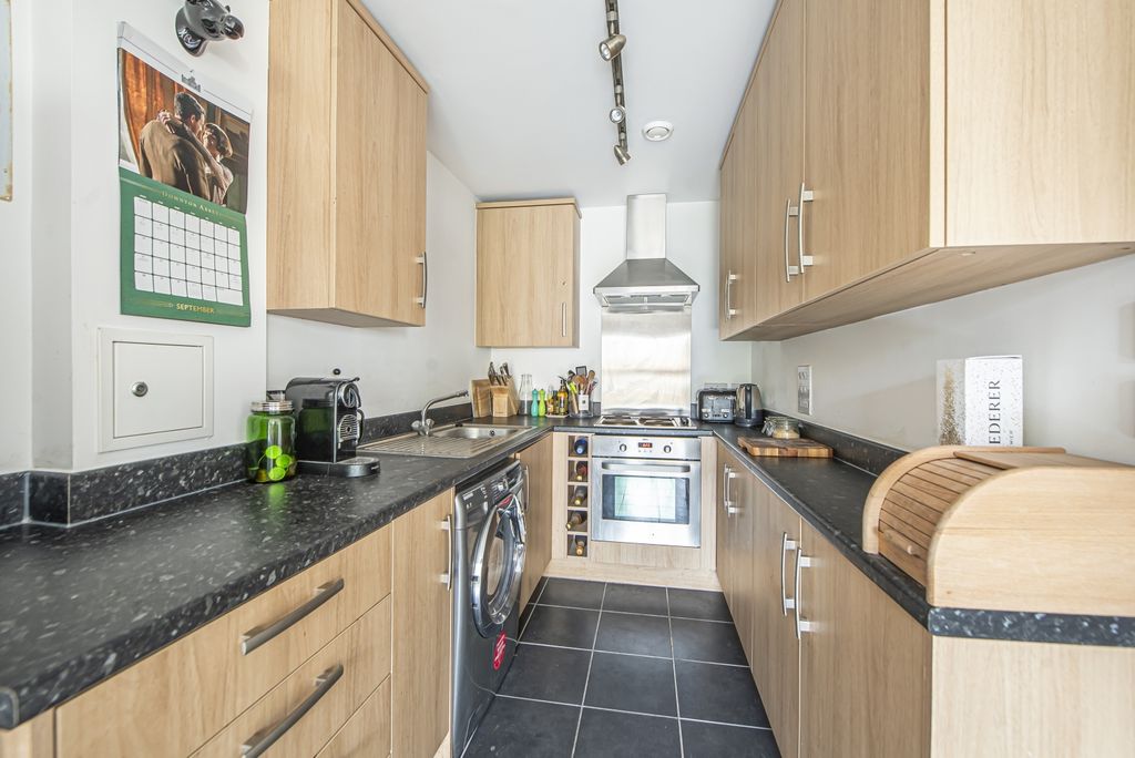 Property photo 3 of 7 Kitchen