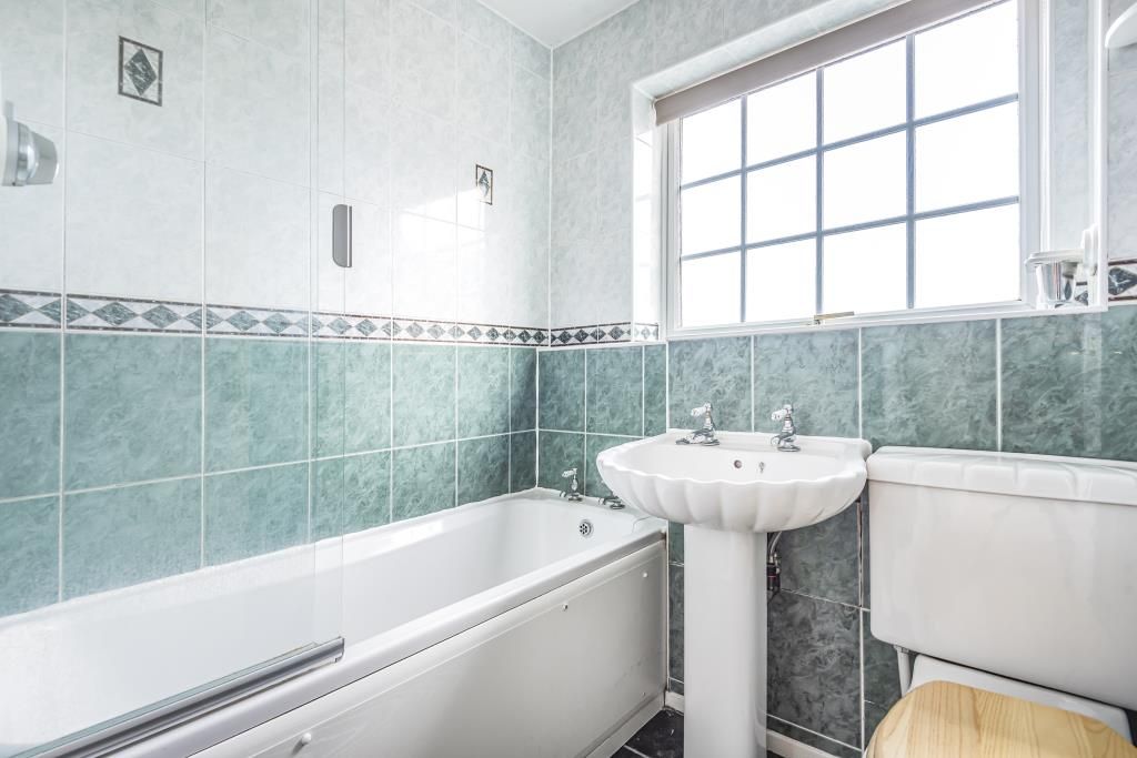 Property photo 2 of 10 Bathroom