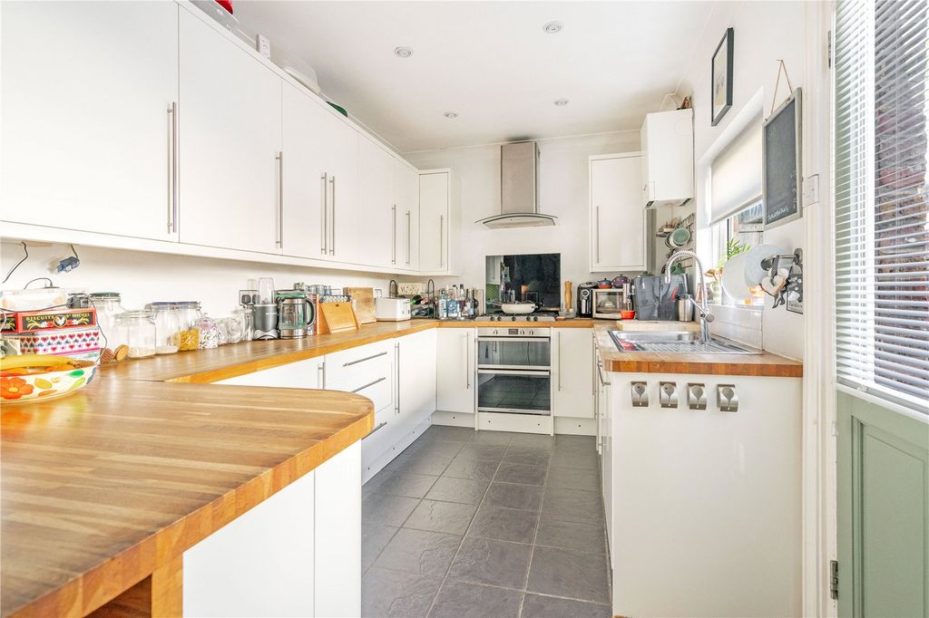 Property photo 3 of 14 Kitchen