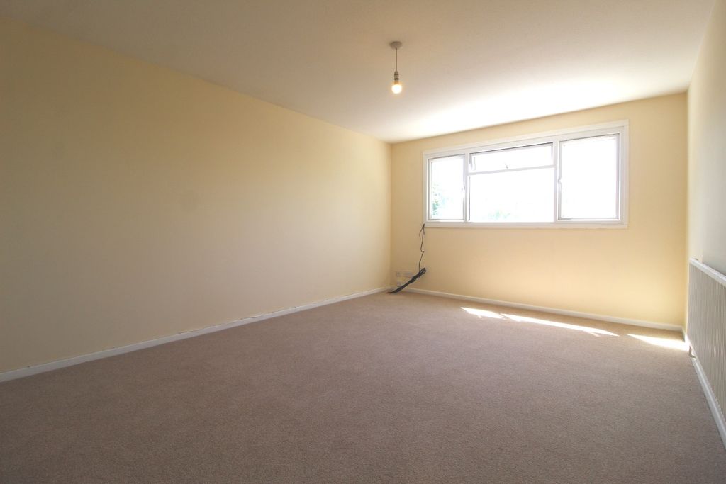 Property photo 3 of 7 988582