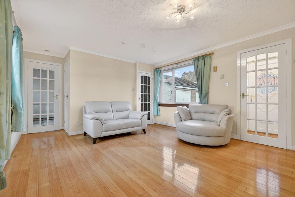 Property photo 3 of 15 4_10 Kelvin Walk, Largs _04.Jpg