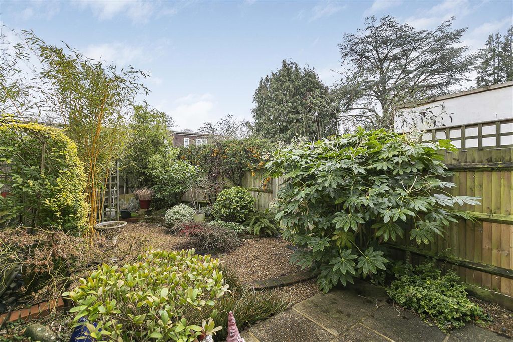 Property photo 2 of 34