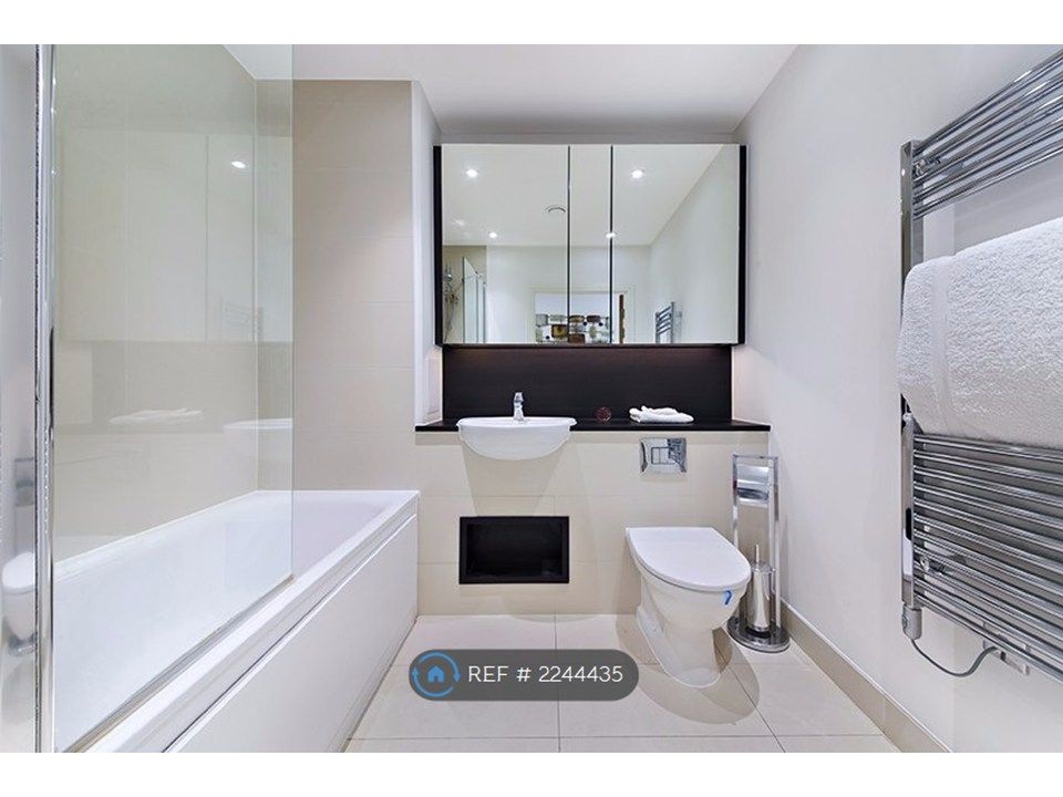 Property photo 3 of 7 Bathroom