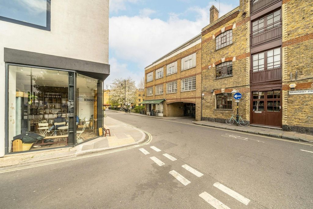 Property photo 2 of 2 Hatchers Mews 135 Bermondsey Street Lea 2.Jpg