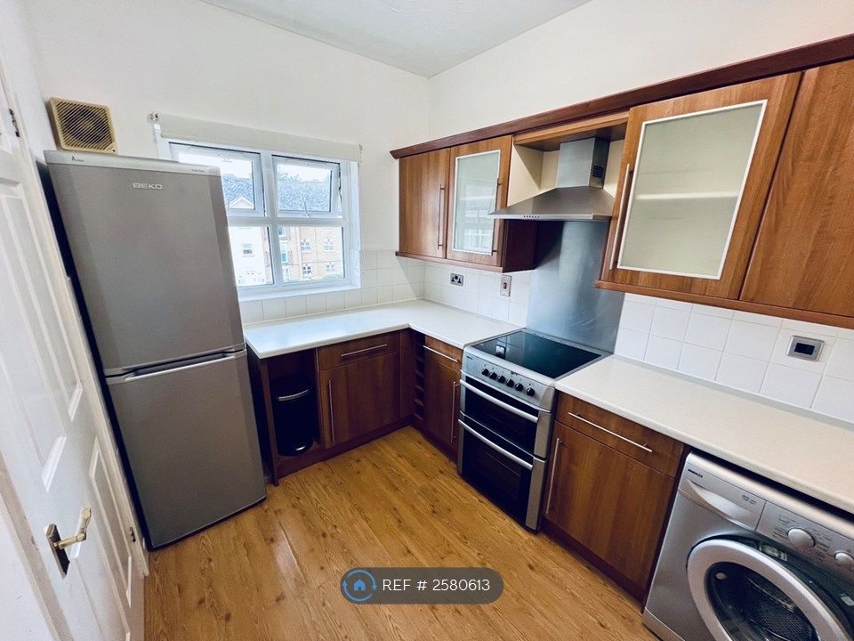 Property photo 3 of 10 Kitchen
