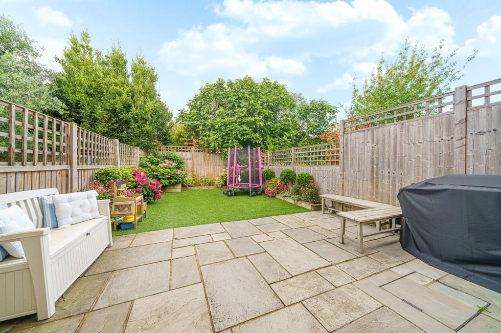 Property photo 3 of 16 Garden Part One