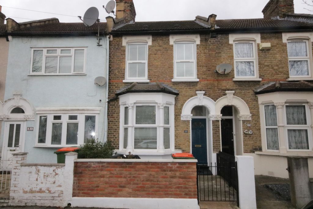 Property photo 1 of 13 2 Bedroom Terraced House For Rent