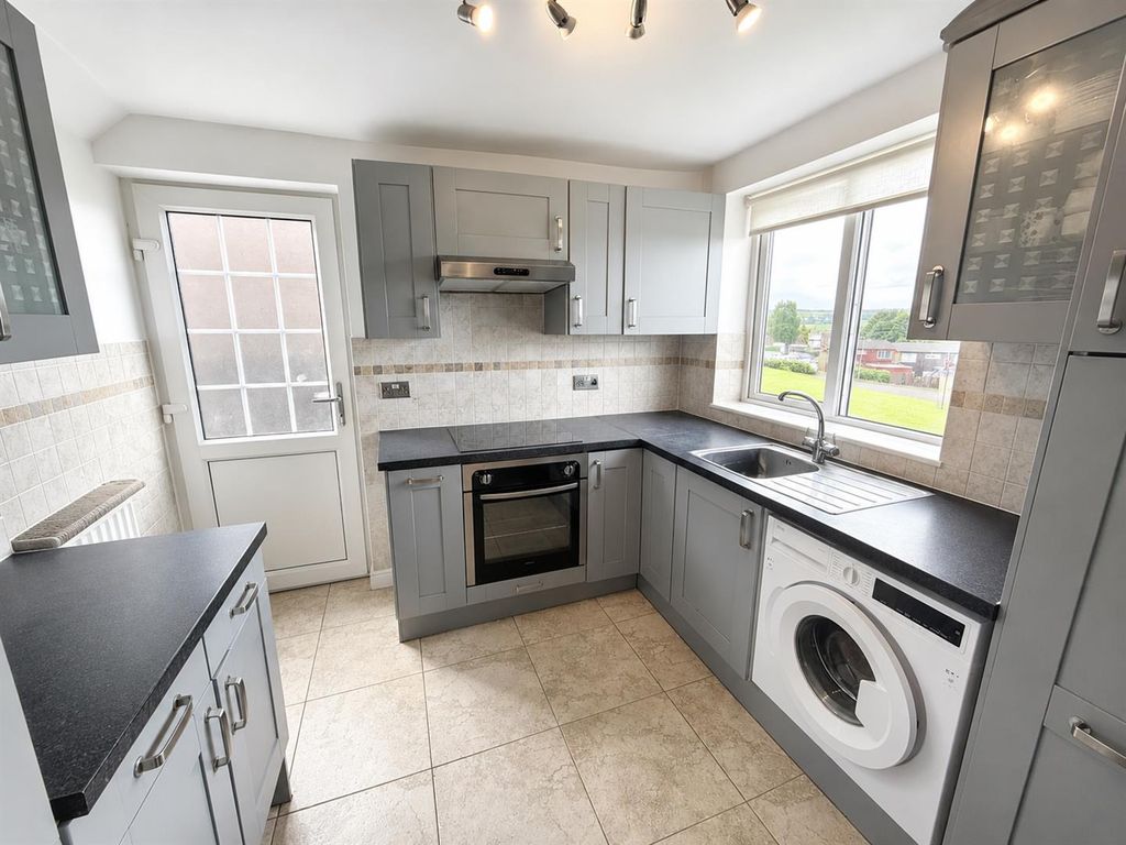 Property photo 2 of 12 Kitchen