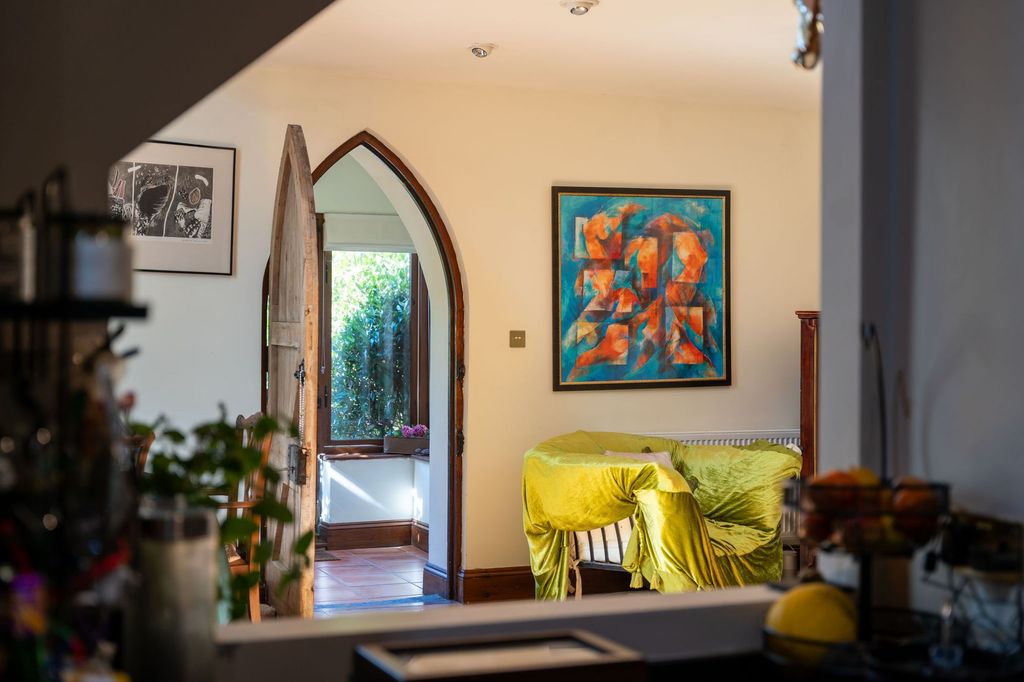 Property photo 2 of 35