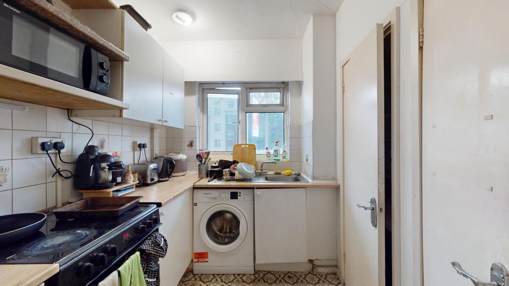 Property photo 2 of 12 Kitchen