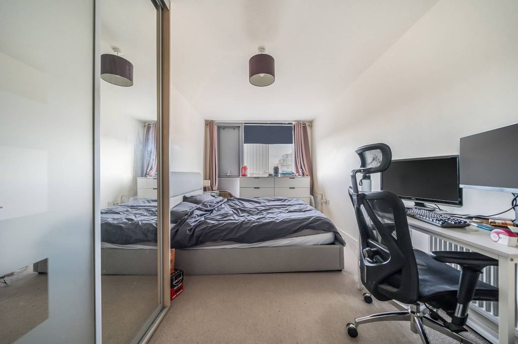 Property photo 2 of 27