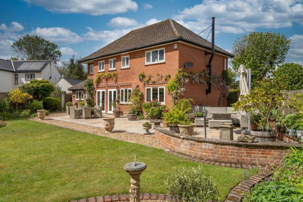 Property photo 2 of 31