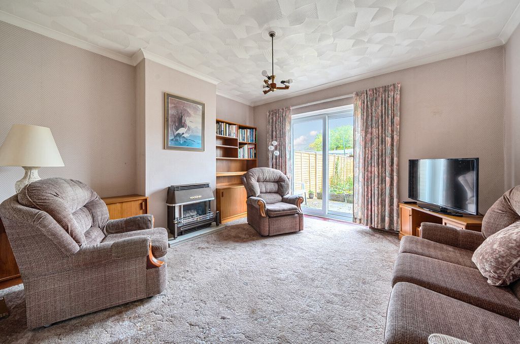 Property photo 2 of 9 1372158-19-690Dcd...