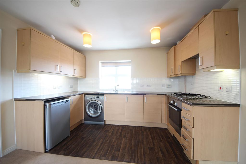 Property photo 2 of 10 Kitchen
