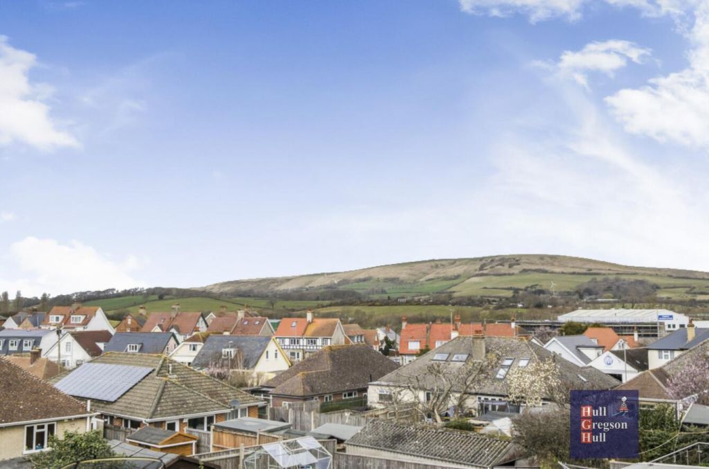 Property photo 2 of 26 92788F33-4583-43B5-Af9d-05B6Fe0Aa47c.Jpg