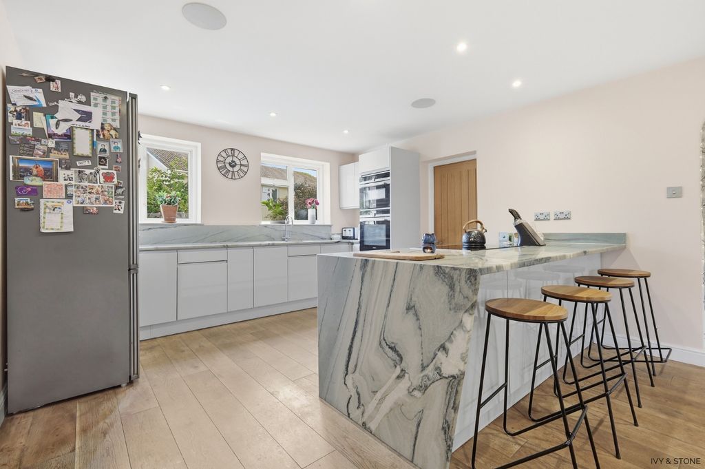 Property photo 2 of 28 5305871