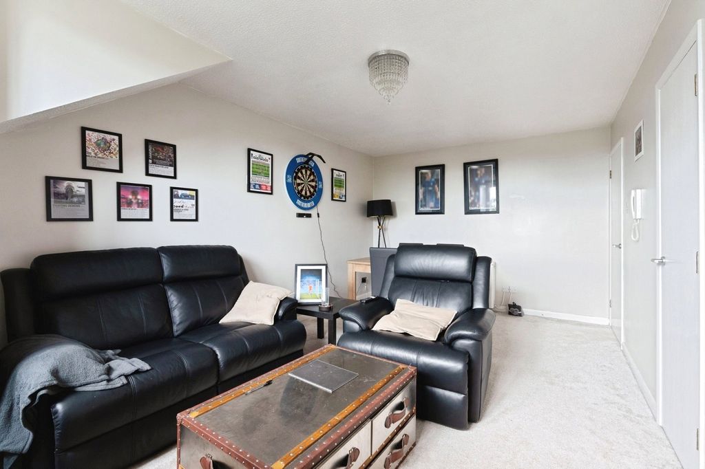 Property photo 2 of 11 Photo