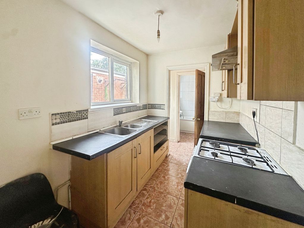 Property photo 2 of 11 Kitchen