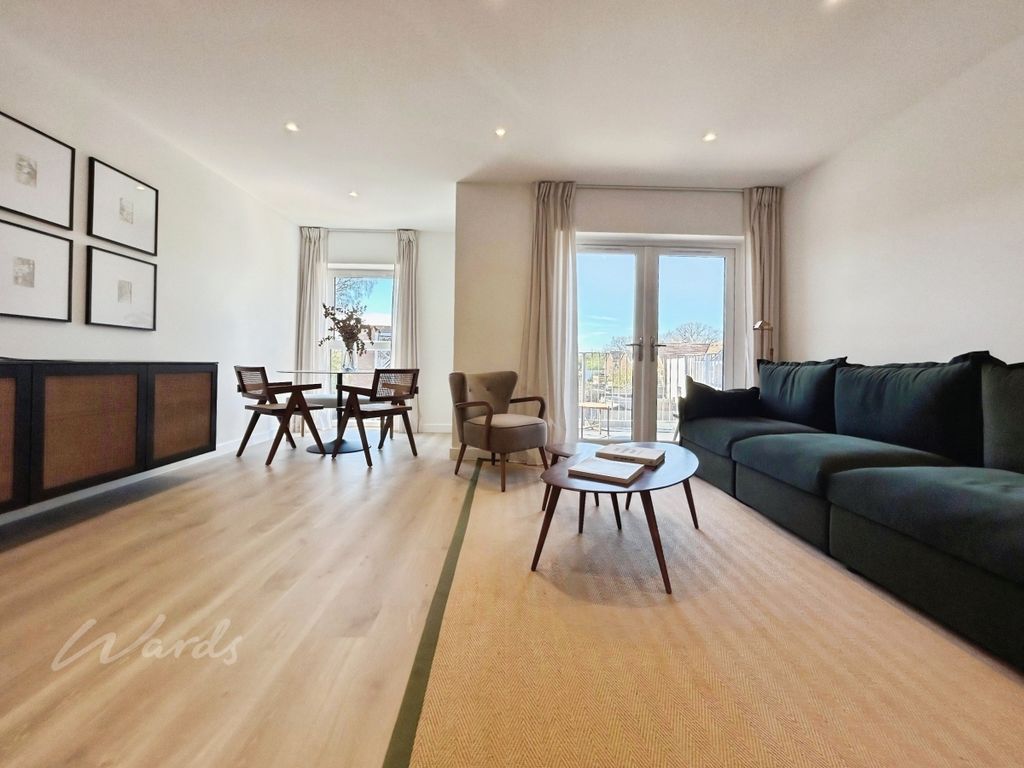 Property photo 3 of 11 Lounge (2)