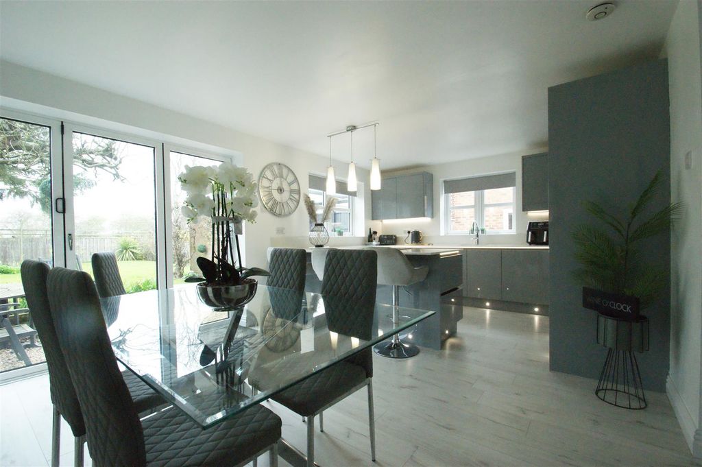 Property photo 3 of 18 Kitchen/Diner