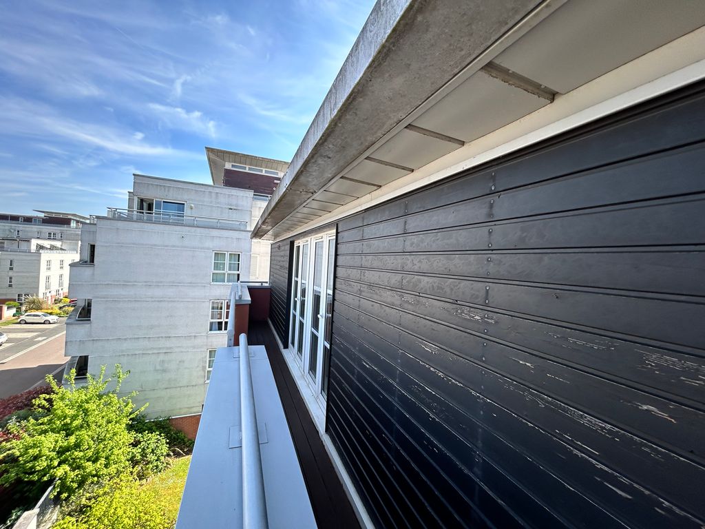 Property photo 1 of 9 Balcony