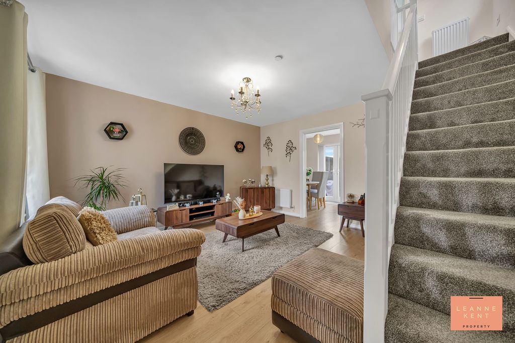 Property photo 2 of 28