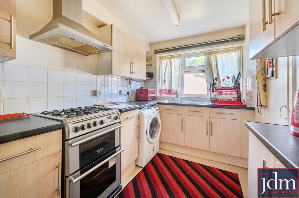 Property photo 2 of 12 Kitchen
