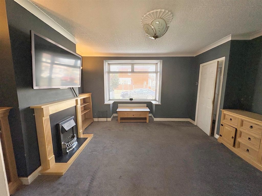 Property photo 2 of 7 Lounge.Jpg