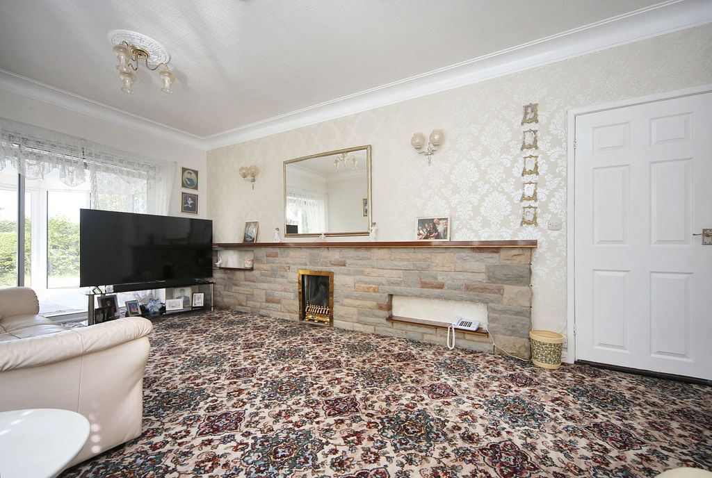 Property photo 3 of 27