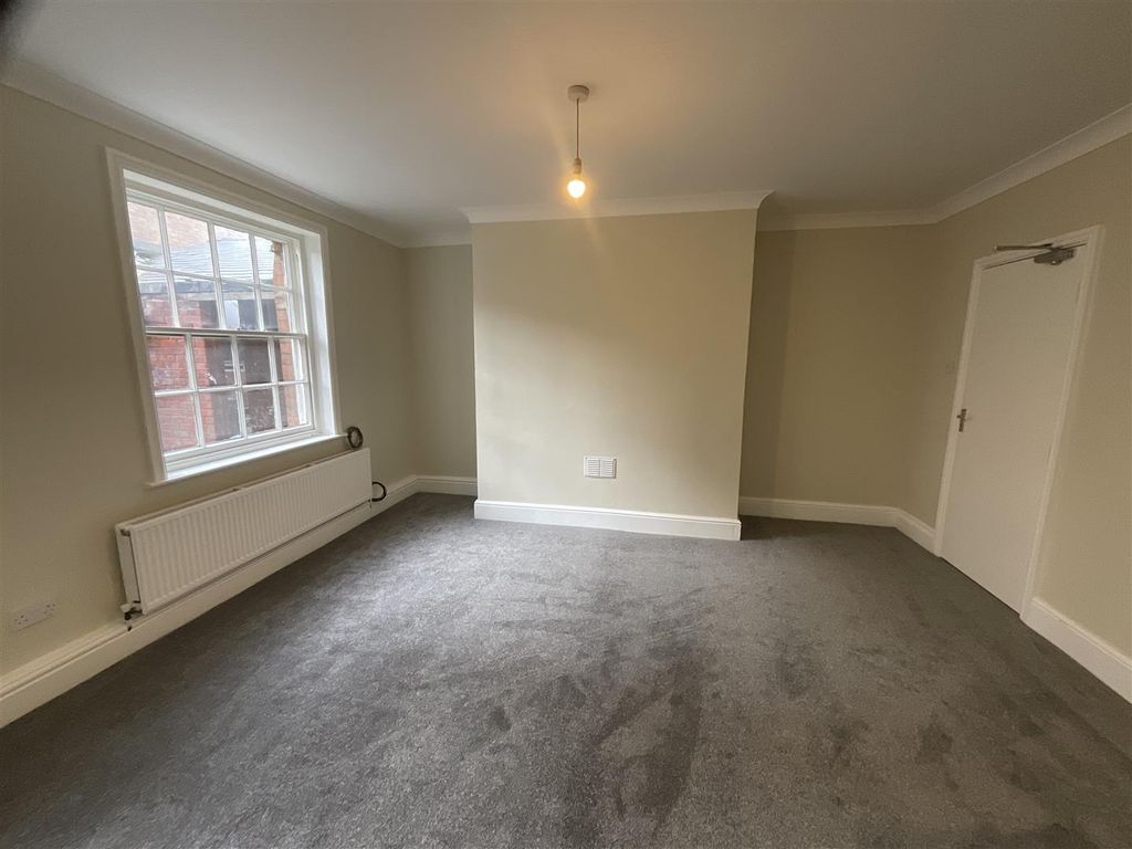 Property photo 2 of 12 877Aaaea-C05D-4539-Bd45-110D5Cae163C.Jpeg