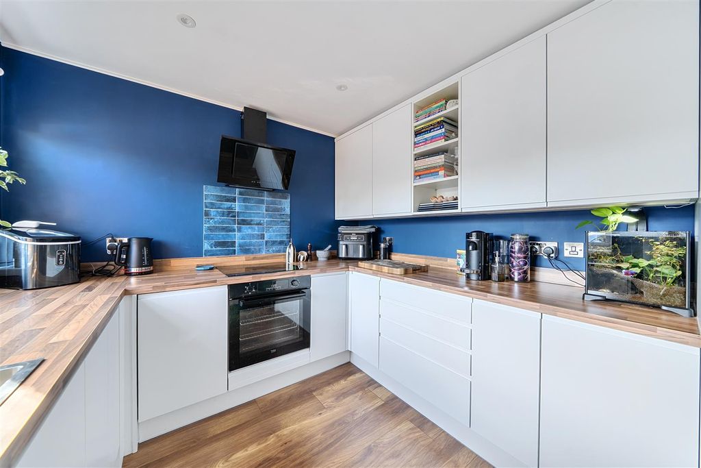 Property photo 2 of 12 Kitchen